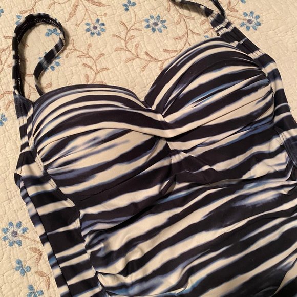 Size 8 Niptuck One Piece Swim Suit - Picture 2 of 9